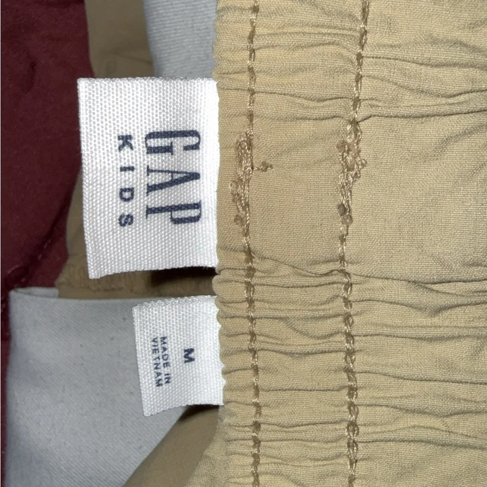 Gap kids Beige Shorts with Black Drawstring - Picture 5 of 5